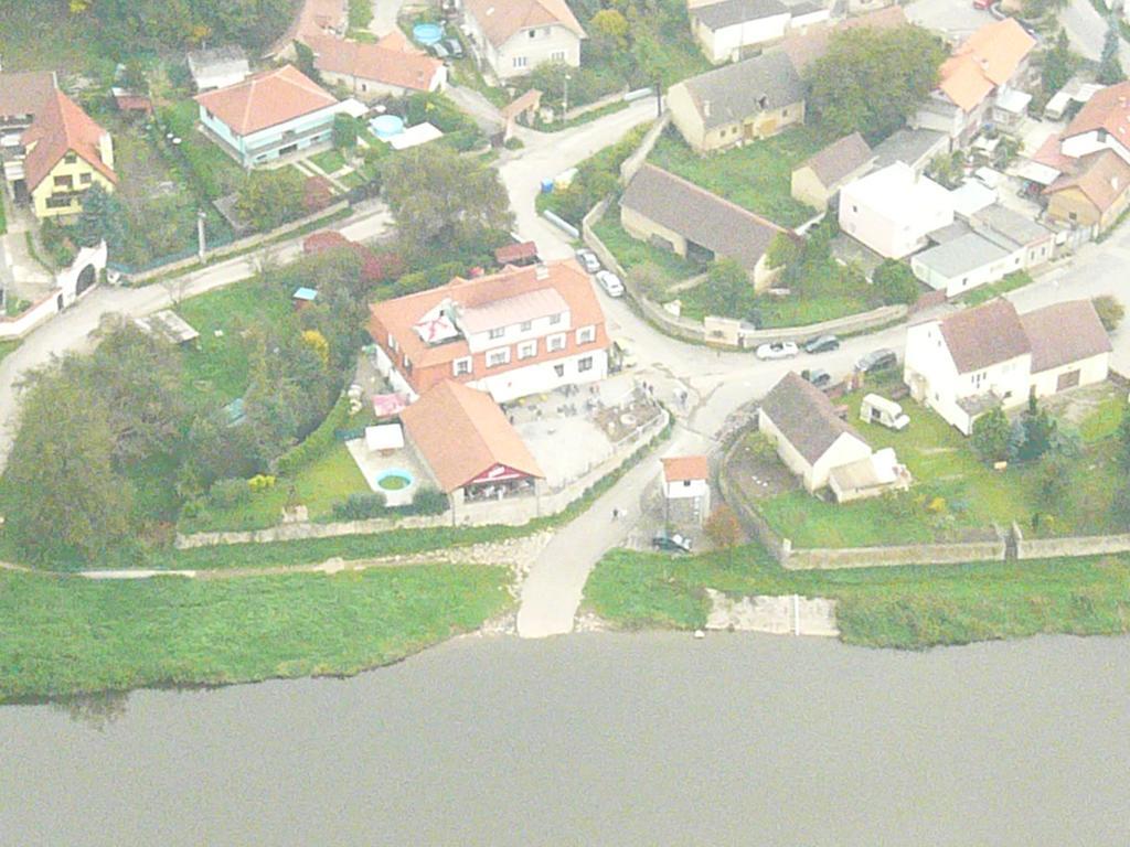 Hotel U Berounky Srbsko Bagian luar foto
